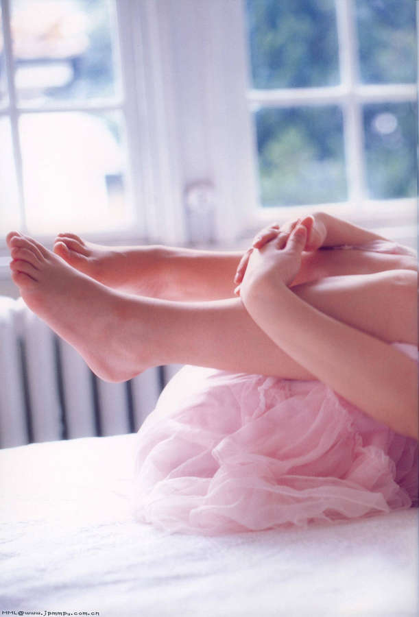 Momoko Tsugunaga Feet