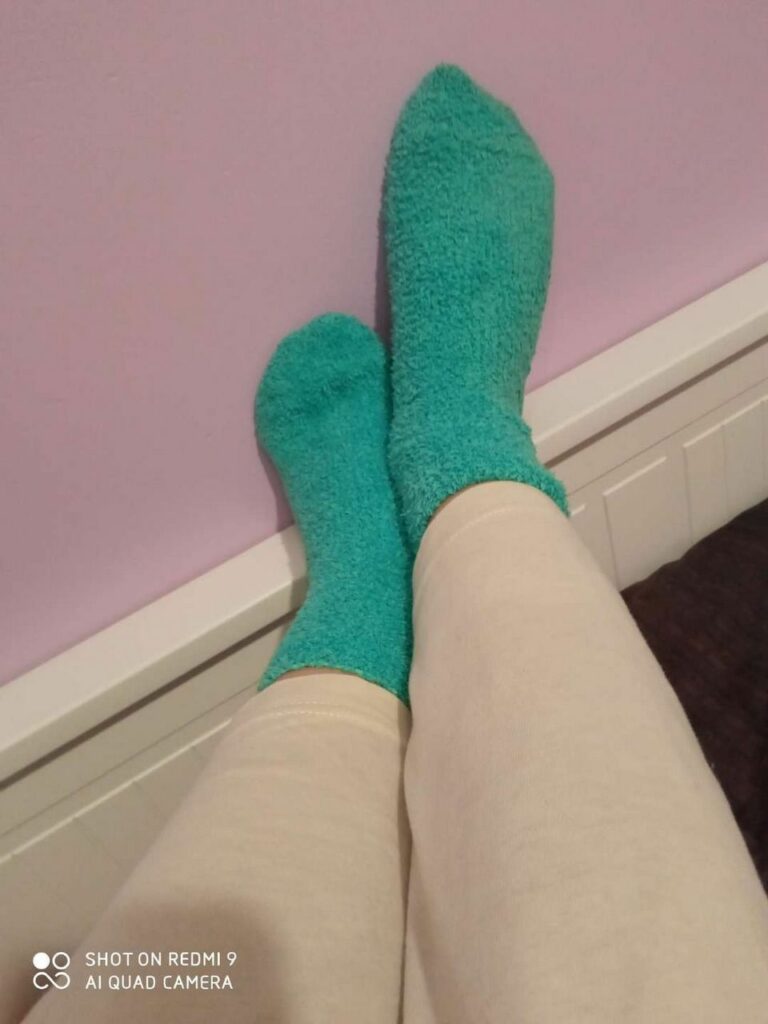 2 Pairs Of Glamorous Feet Funny Socks (3 photos)