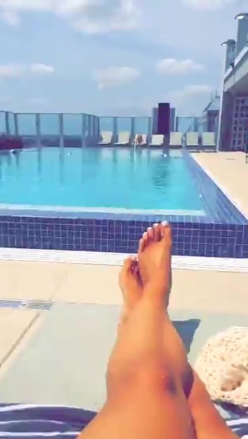 Amanda Saccomanno Feet