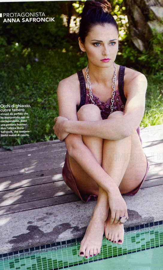 Anna Safroncik Feet