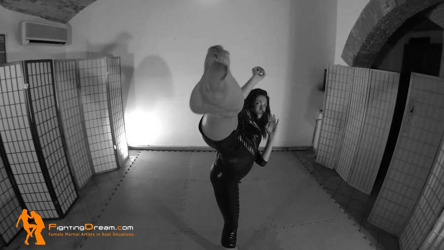 Aura Rolenzetti Feet