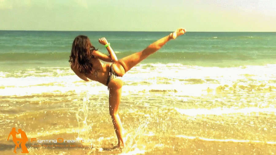 Aura Rolenzetti Feet