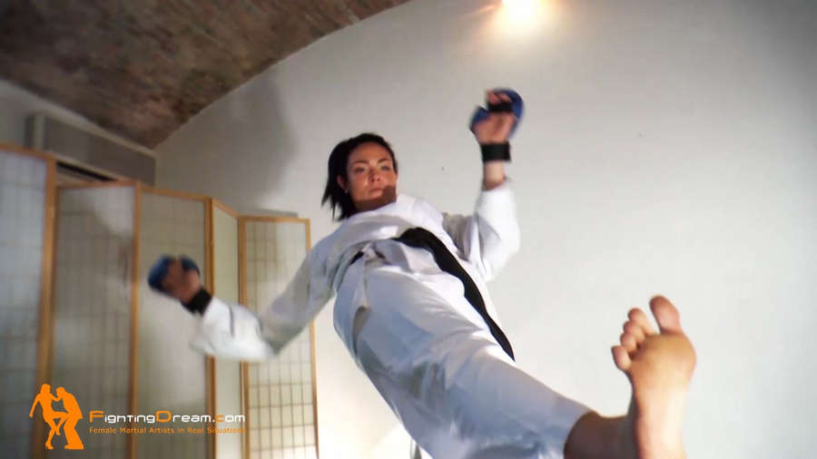 Aura Rolenzetti Feet