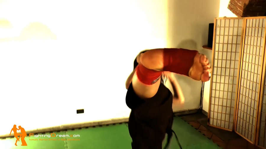 Aura Rolenzetti Feet