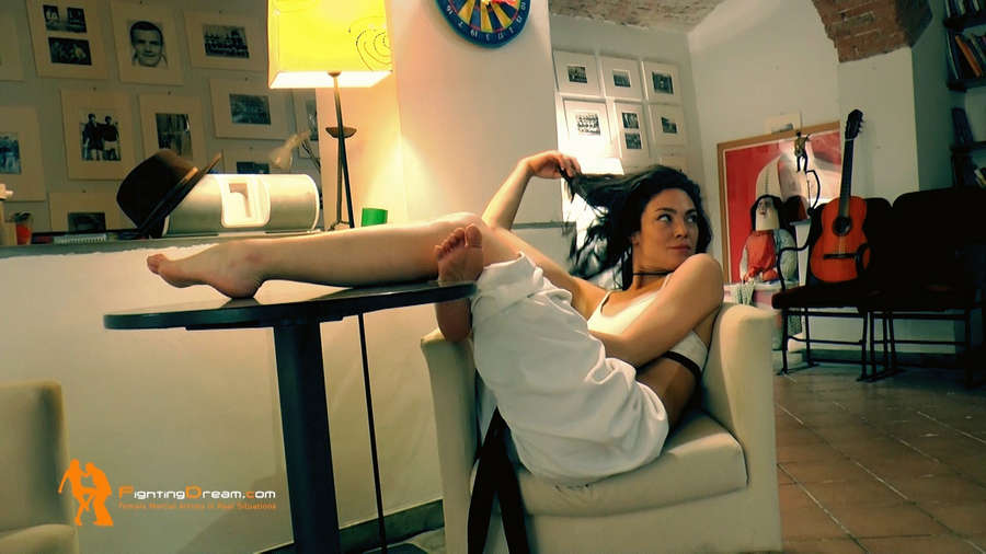 Aura Rolenzetti Feet