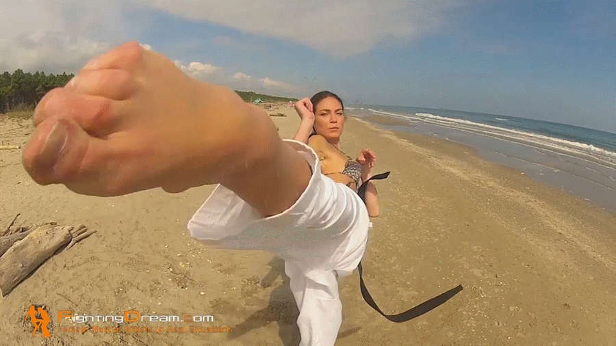 Aura Rolenzetti Feet