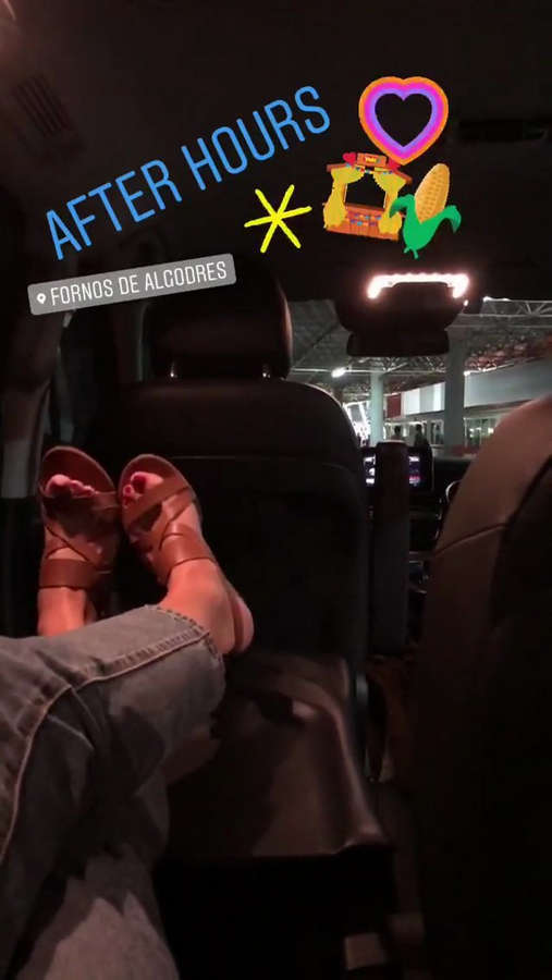 Carminho Feet