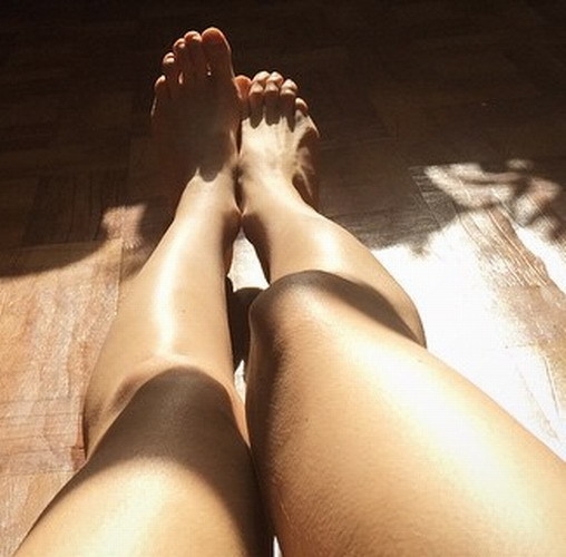 Caroline Polachek Feet