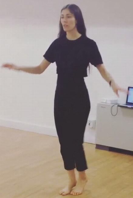 Caroline Polachek Feet