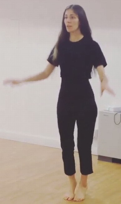 Caroline Polachek Feet