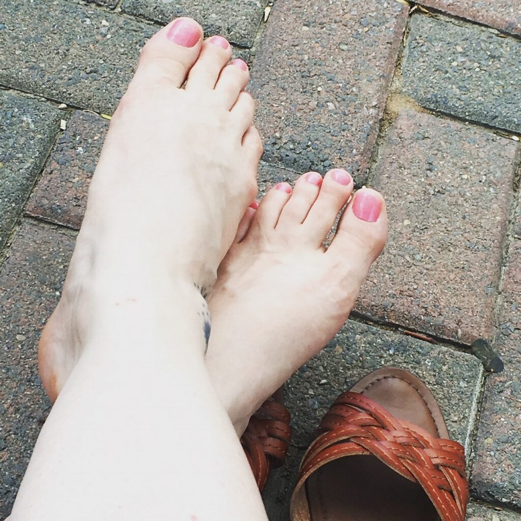 Elora Descult Pink Toes (4 photos)