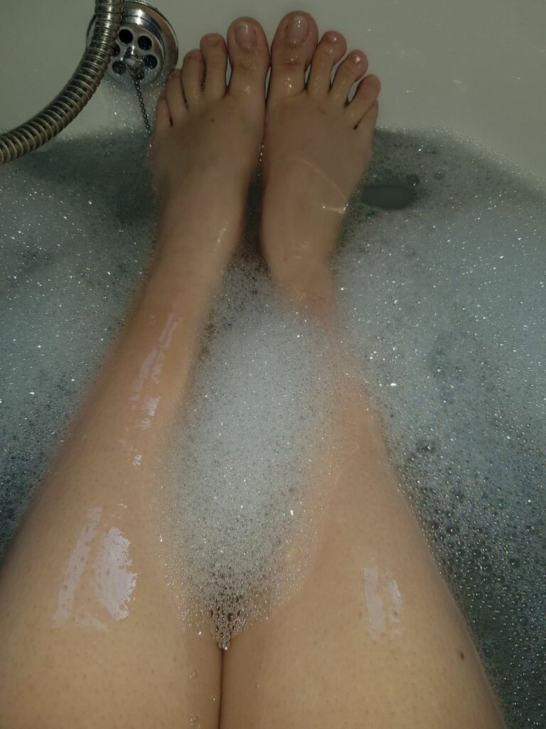Eviesfeet Bubble Bath (4 photos)