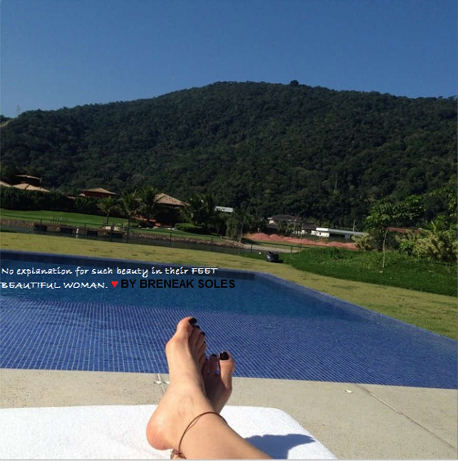 Flavia Alessandra Feet