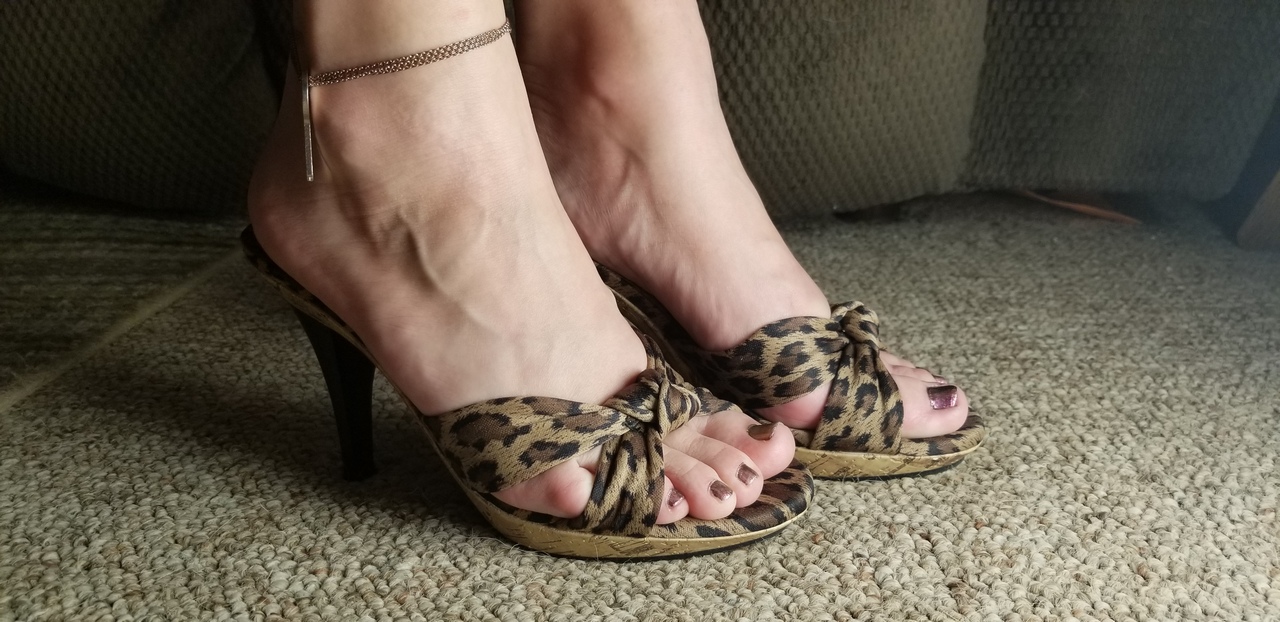 Footgirle Cute Little Heels