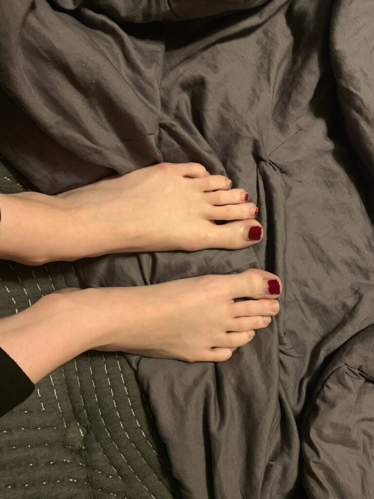 Hannahboo Sexy Feet (3 photos)