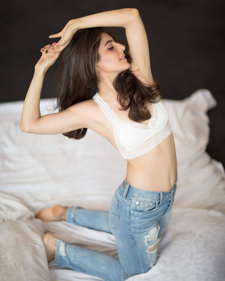 Isha Talwar Feet