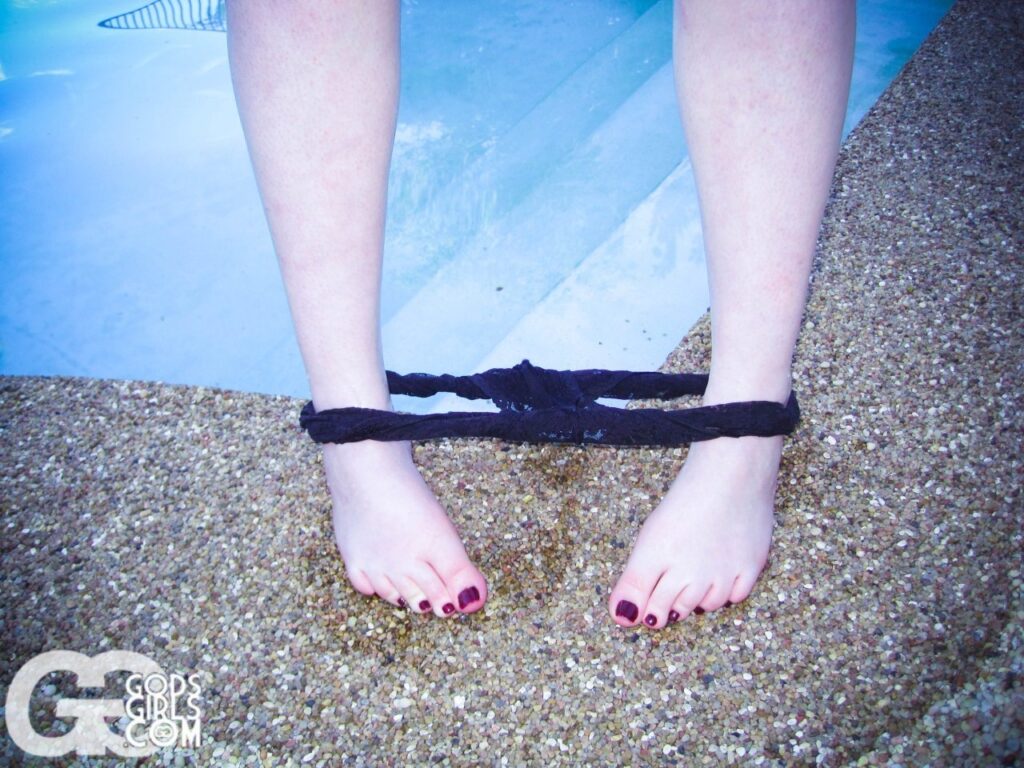 Jenna Valentine Feet (2 photos)
