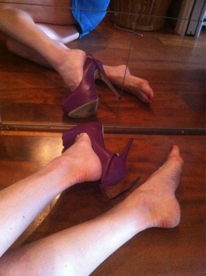 Justine Mattera Feet