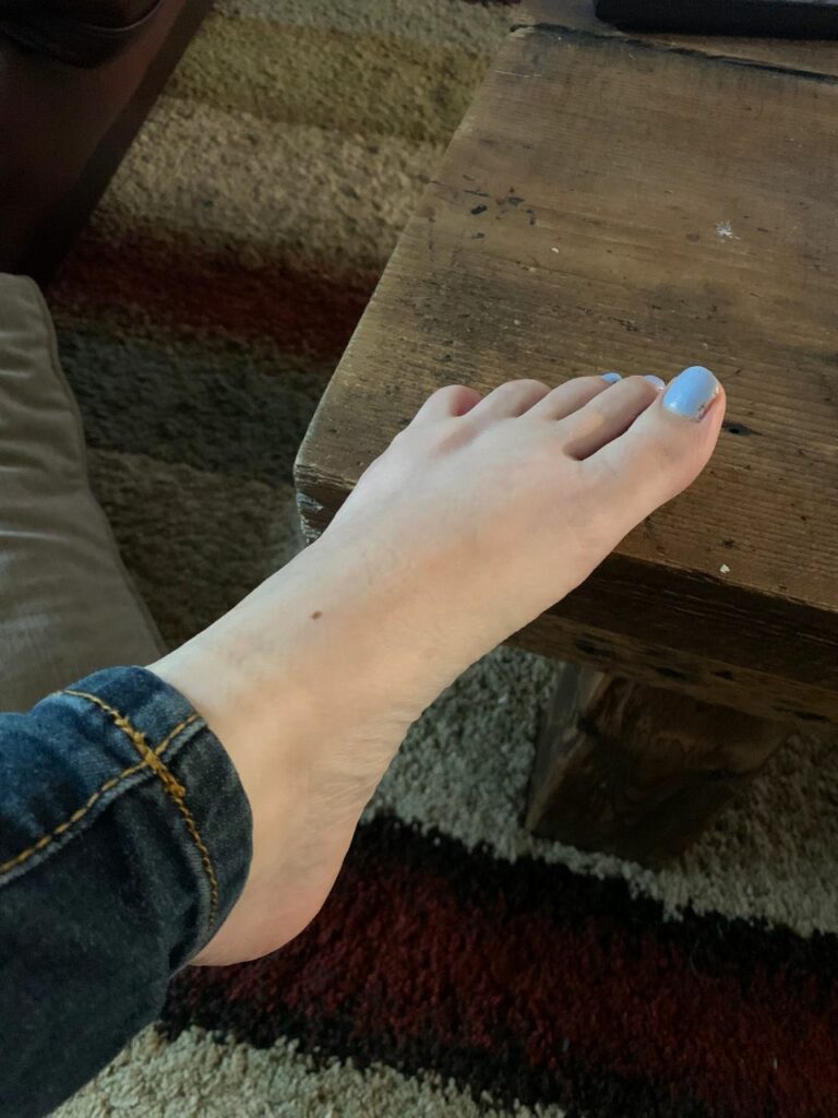 Katykat Sexy Feet (3 photos)