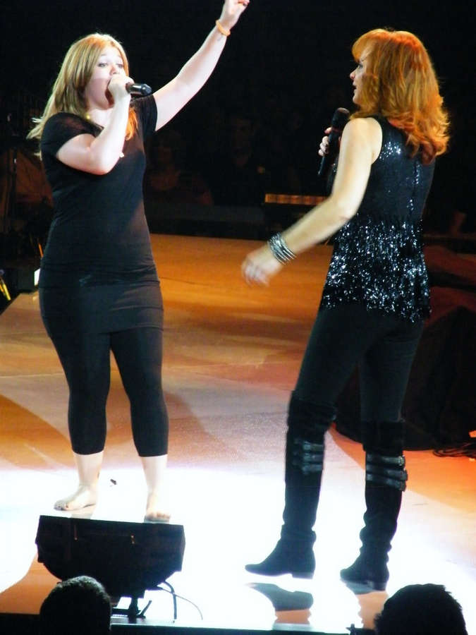 Kelly Clarkson Feet