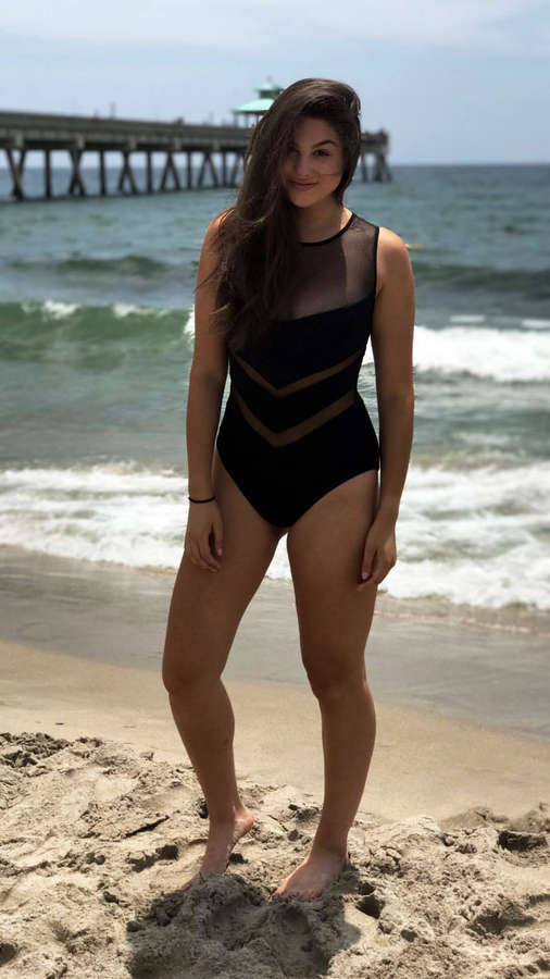 Kira Kosarin Feet