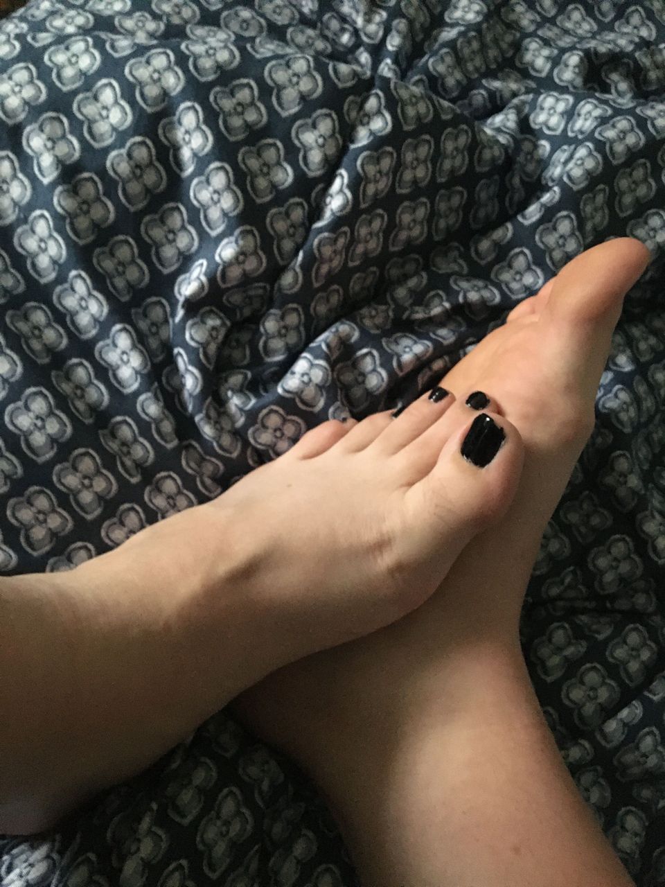 Lenora Noir Cozy Sheets