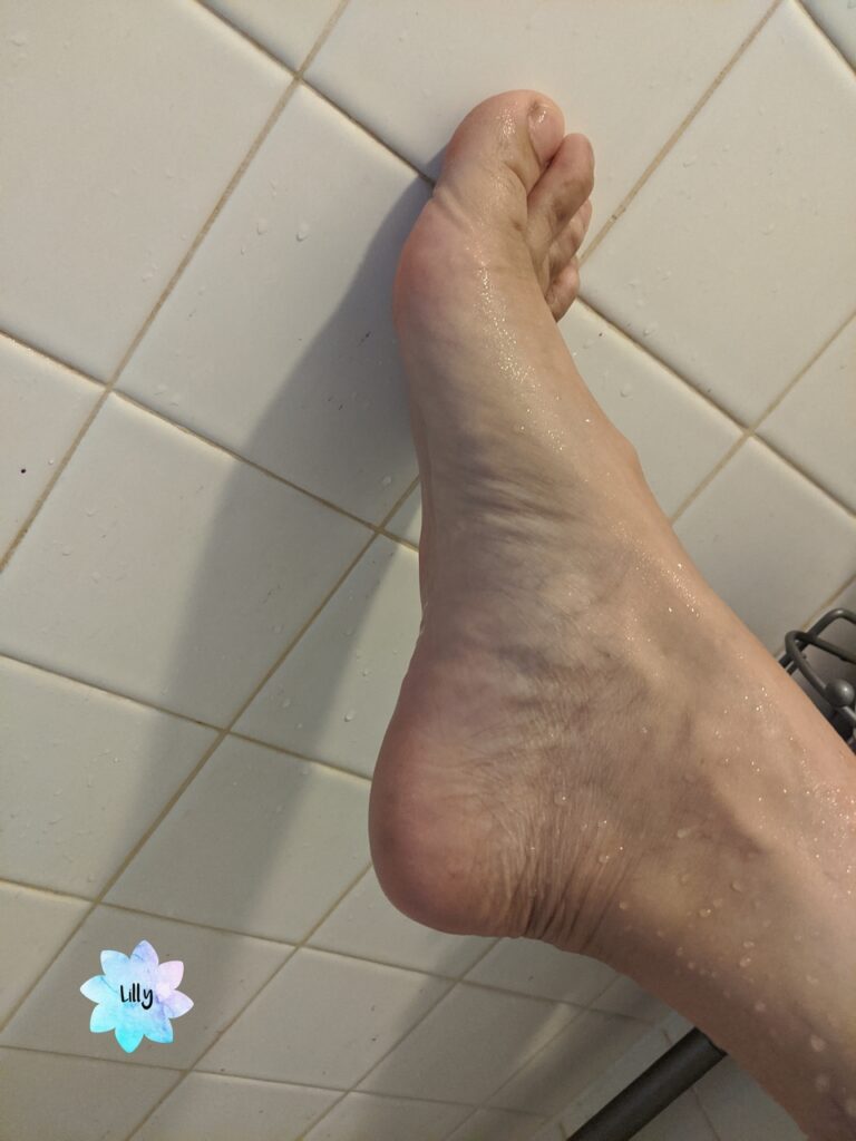 Lilly Shower Time (3 photos)