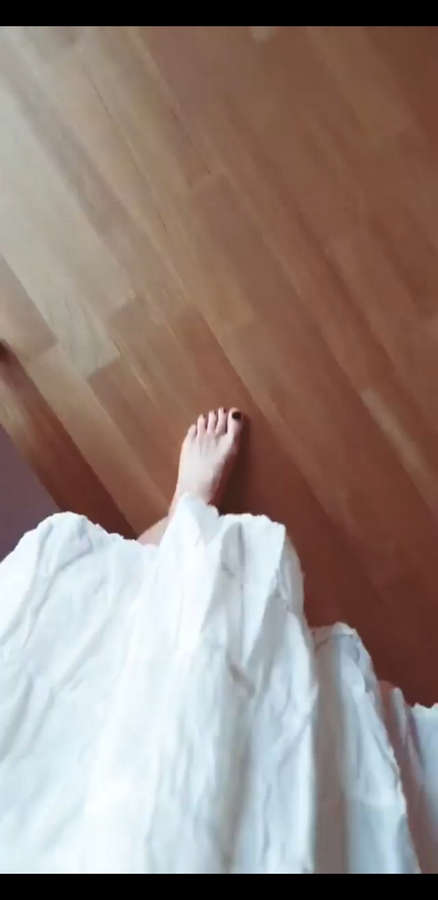 Lodovica Comello Feet