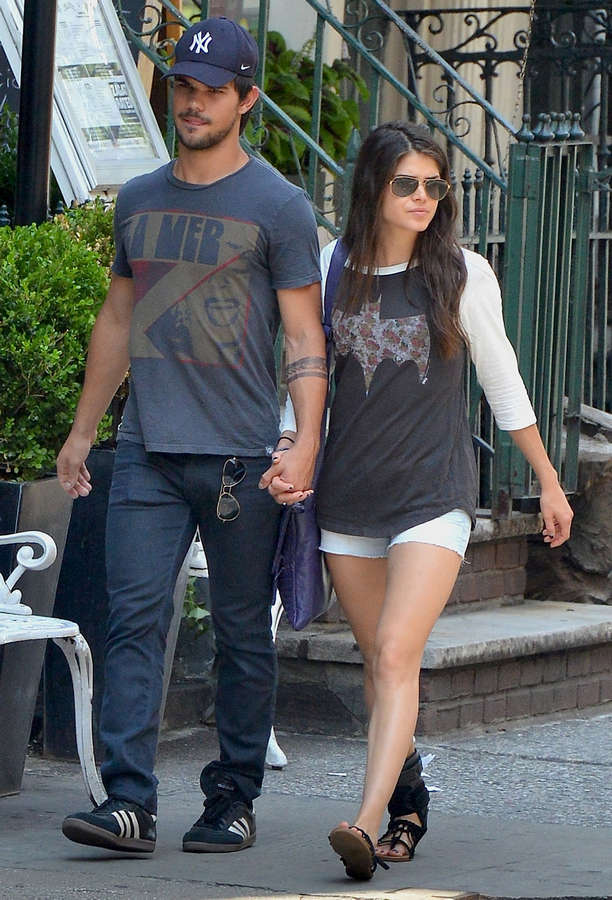 Marie Avgeropoulos Feet