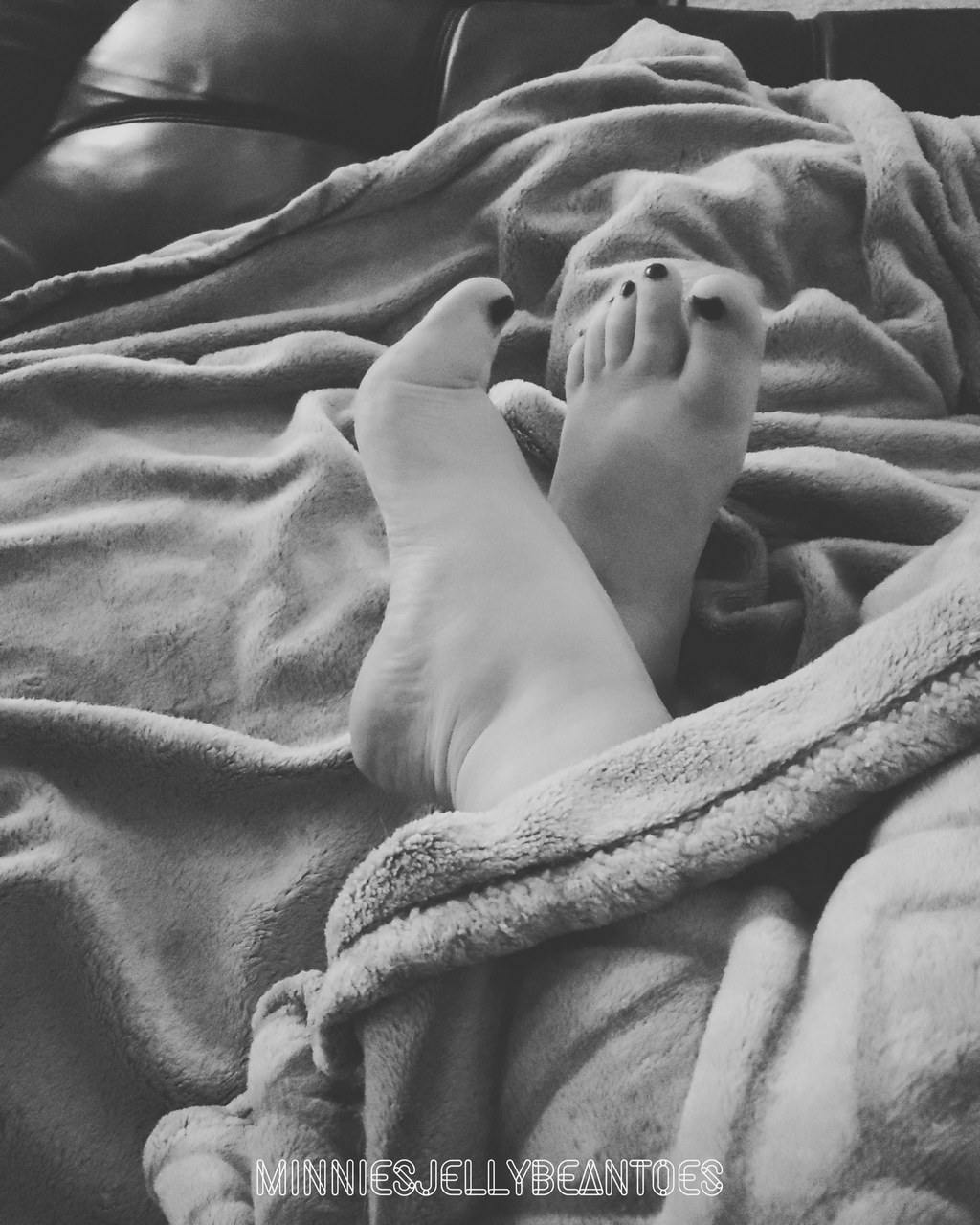 Minniesjellybeantoes Black And White