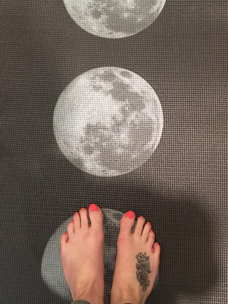 Moongoddessworship Yoga Time (2 photos)