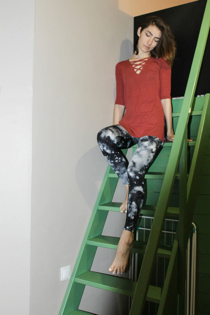 Nina Yo On The Staircase (8 photos)