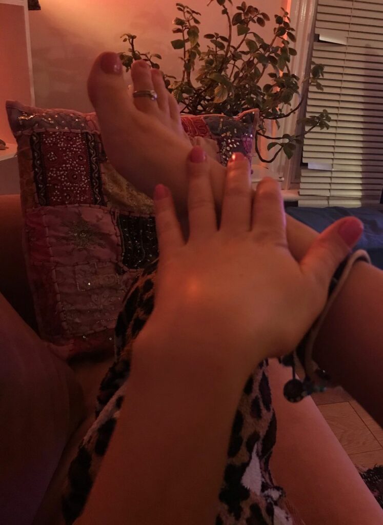 Raspberry Tootsies420 Bare Feet Are The Best Shoes Xx (5 photos)