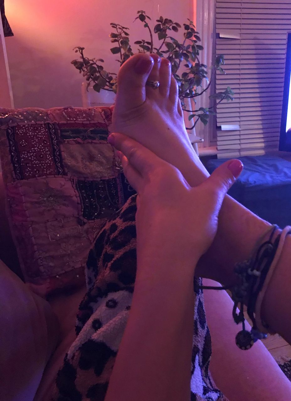 Raspberry Tootsies420 Bare Feet Are The Best Shoes Xx