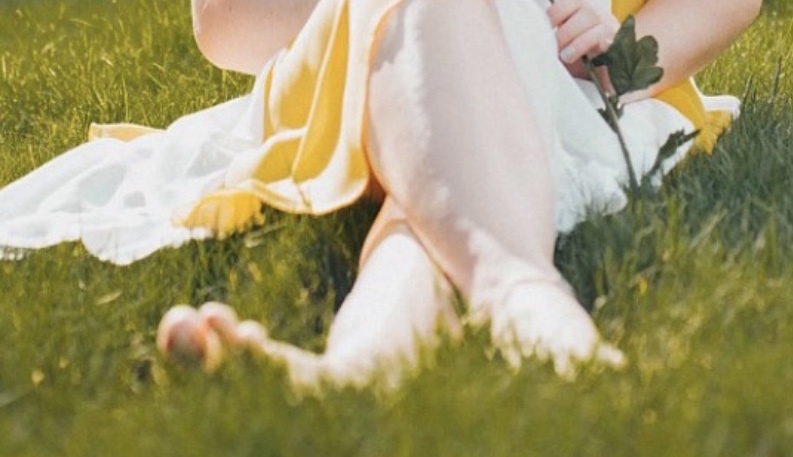 Ray Ray Feet In Grass