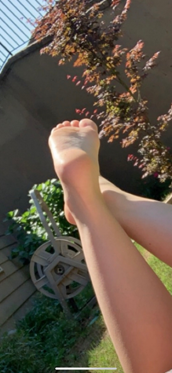 Ray Ray Feet In Grass