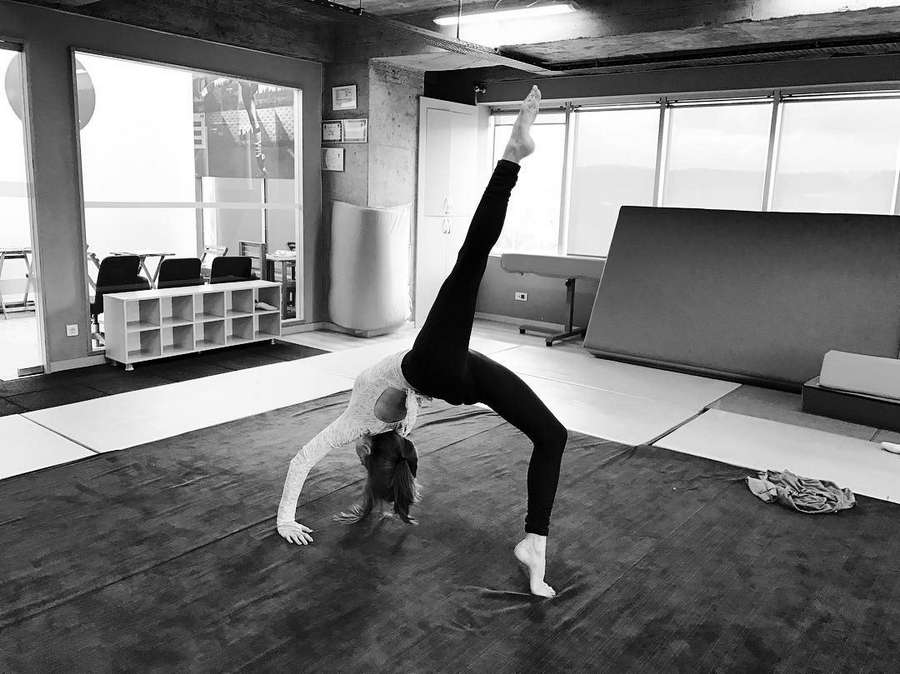 Serenay Sarikaya Feet