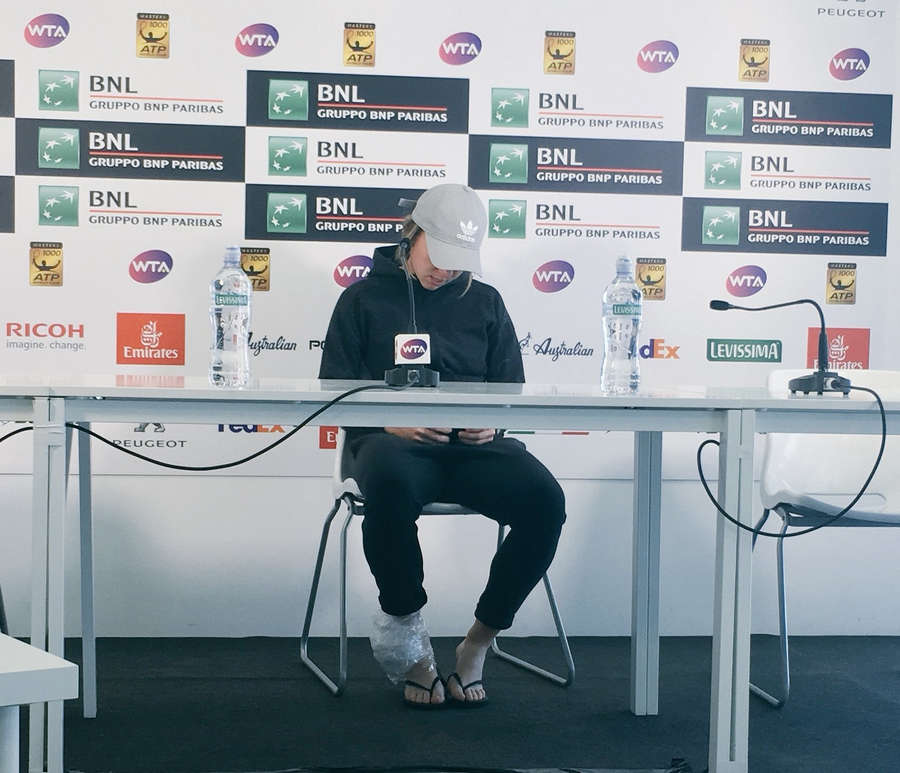 Simona Halep Feet
