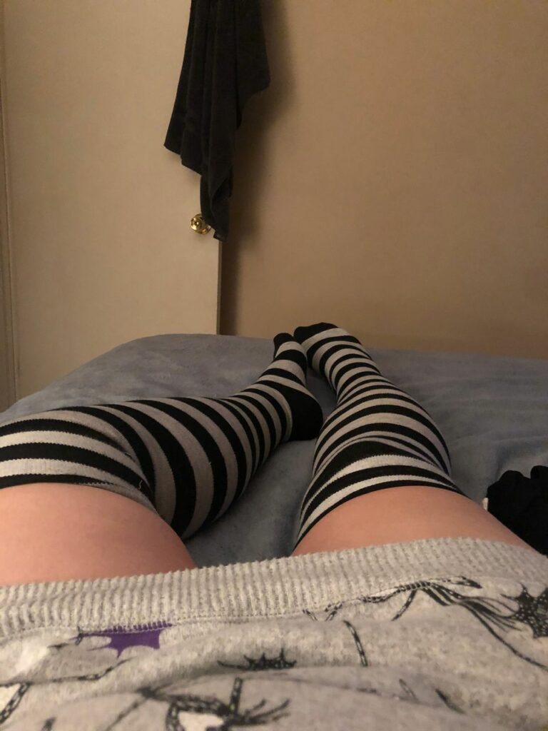 Tasty Toess Thigh Highs (4 photos)