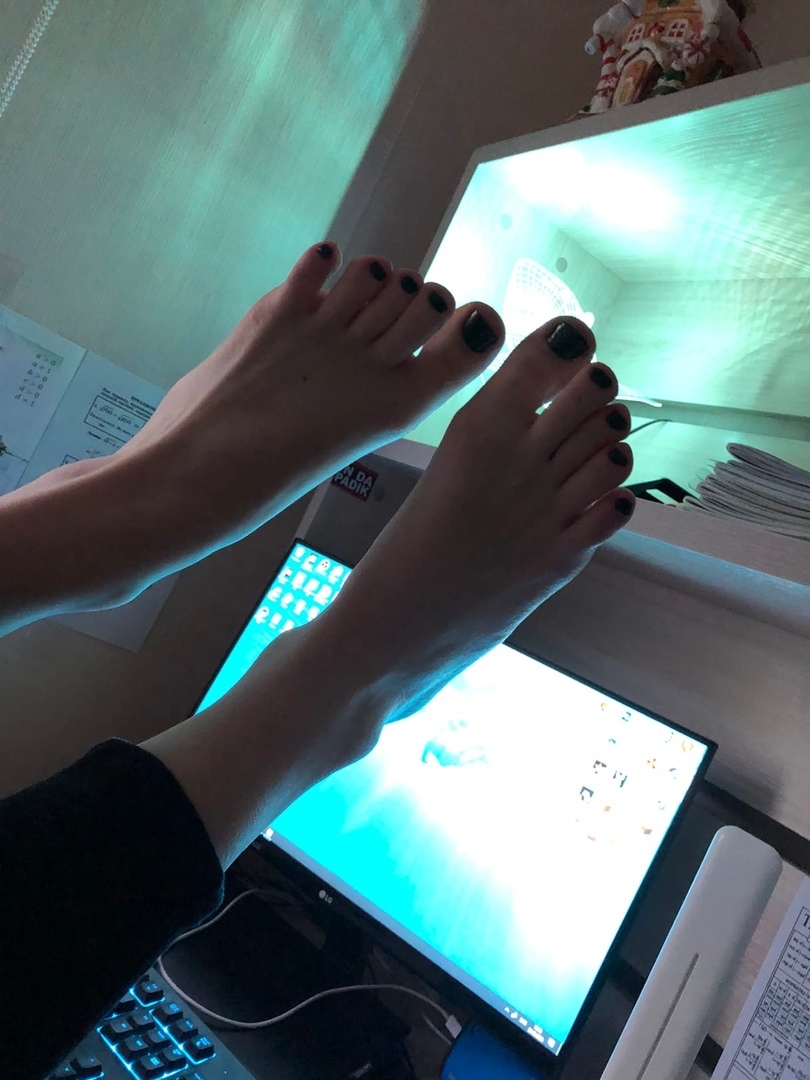 Teen Sister Waiting For Your Orders