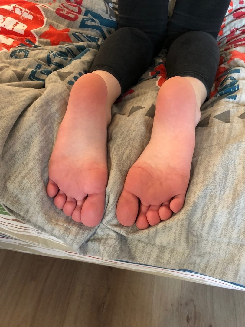 Teen Sister Waiting For Your Orders