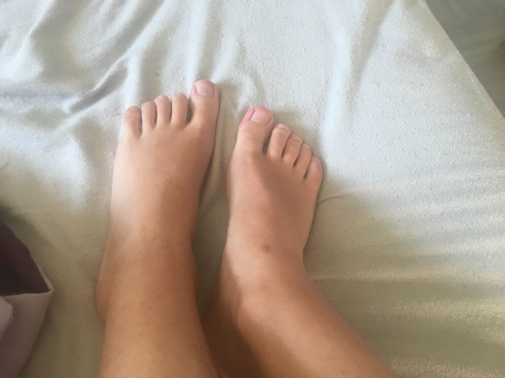 Tessa Feet Feet (3 photos)