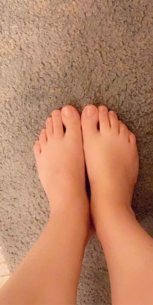 Tiffyb Young Girls Feet (2 photos)