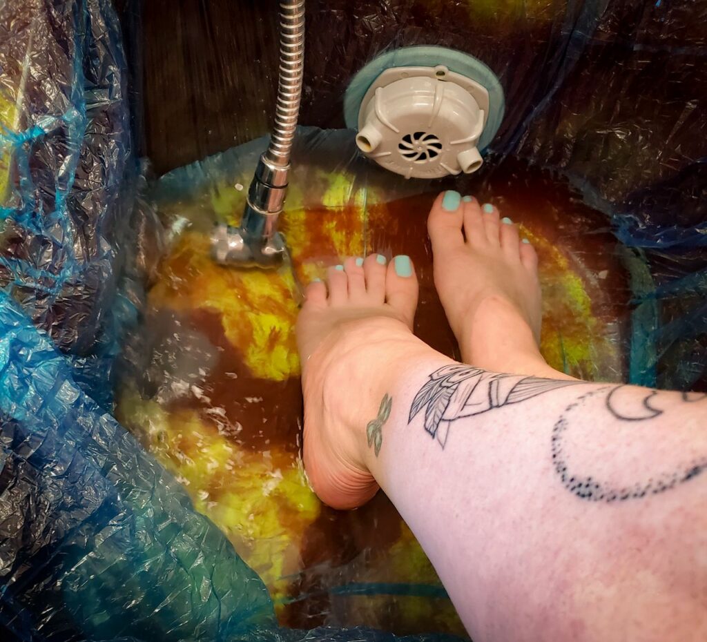 Tiny Tiptoe Pedicure Time (4 photos)