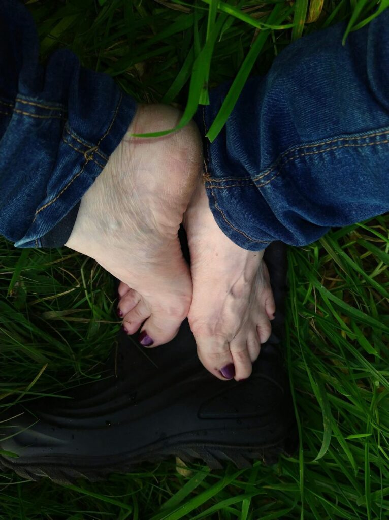 Tiptoes Sexy Feet In Dirty Boots (11 photos)