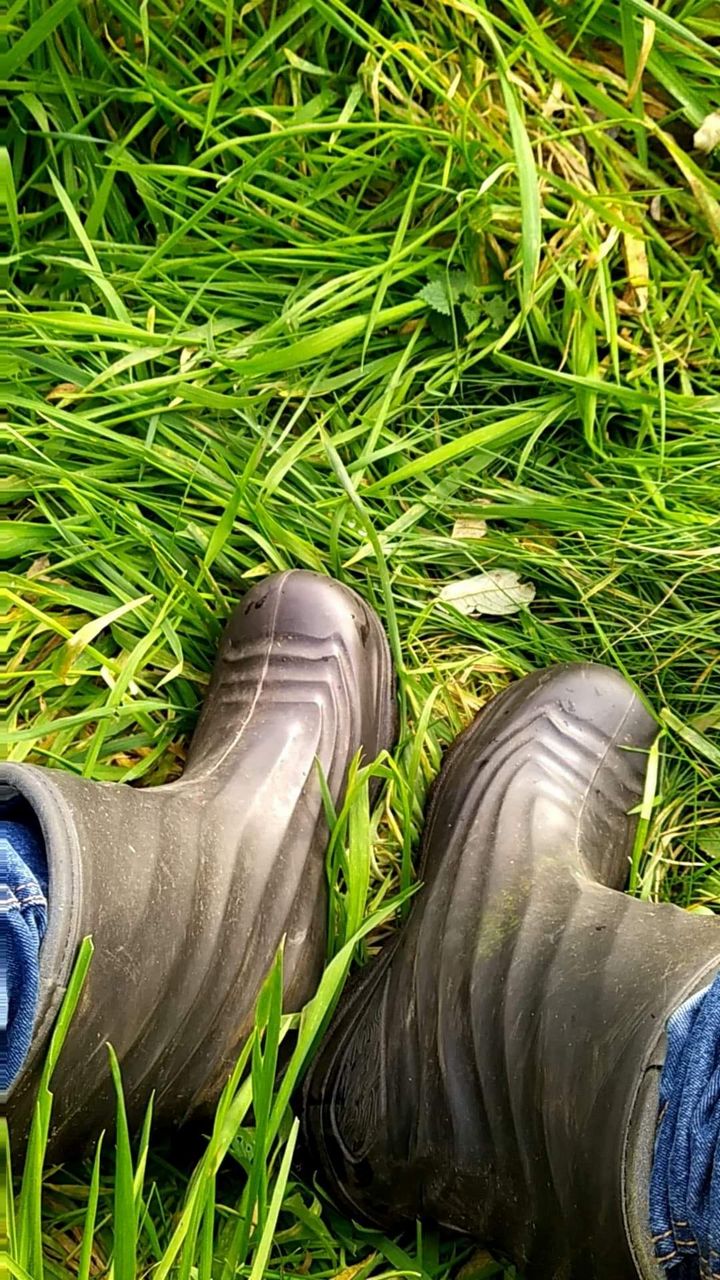 Tiptoes Sexy Feet In Dirty Boots