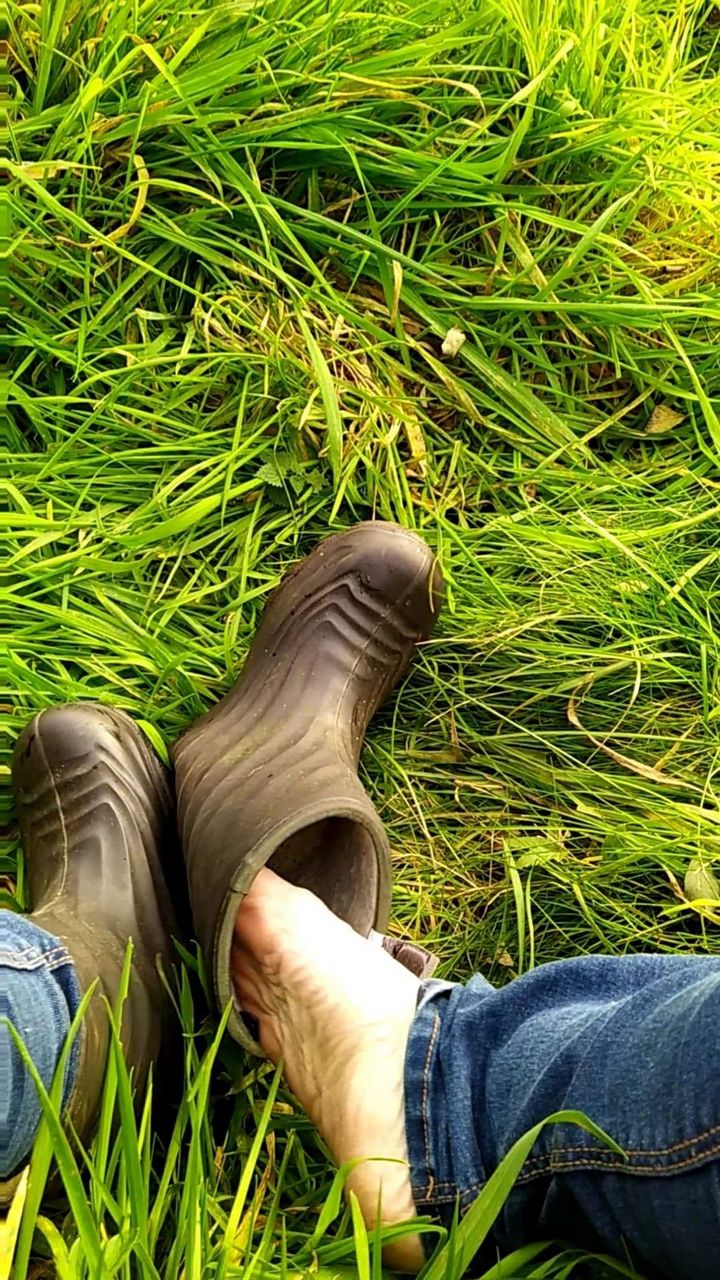 Tiptoes Sexy Feet In Dirty Boots