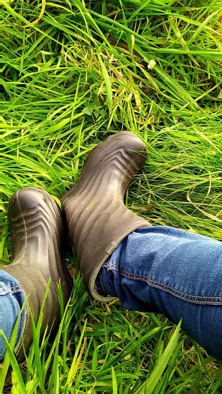 Tiptoes Sexy Feet In Dirty Boots