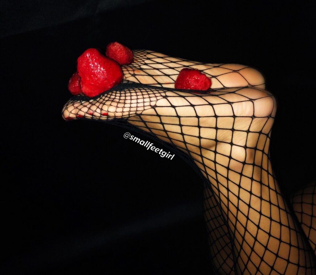 Tixynakss Perfect Toes (7 photos)
