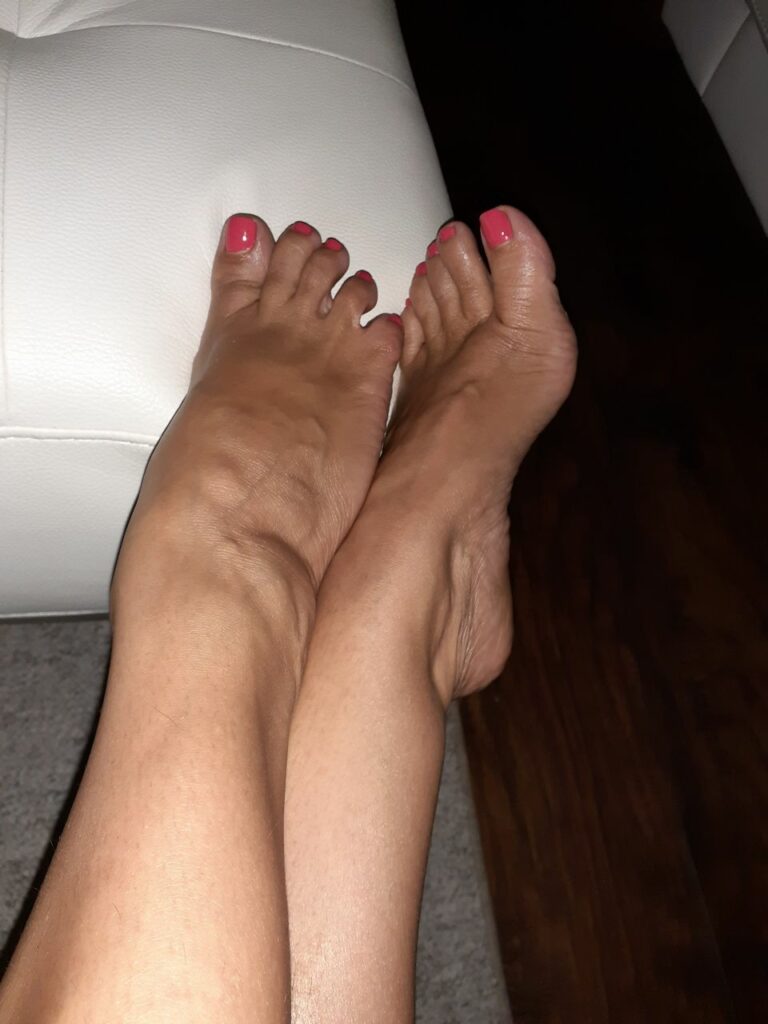 Yamilesexfoot Sexy Red Nails (3 photos)